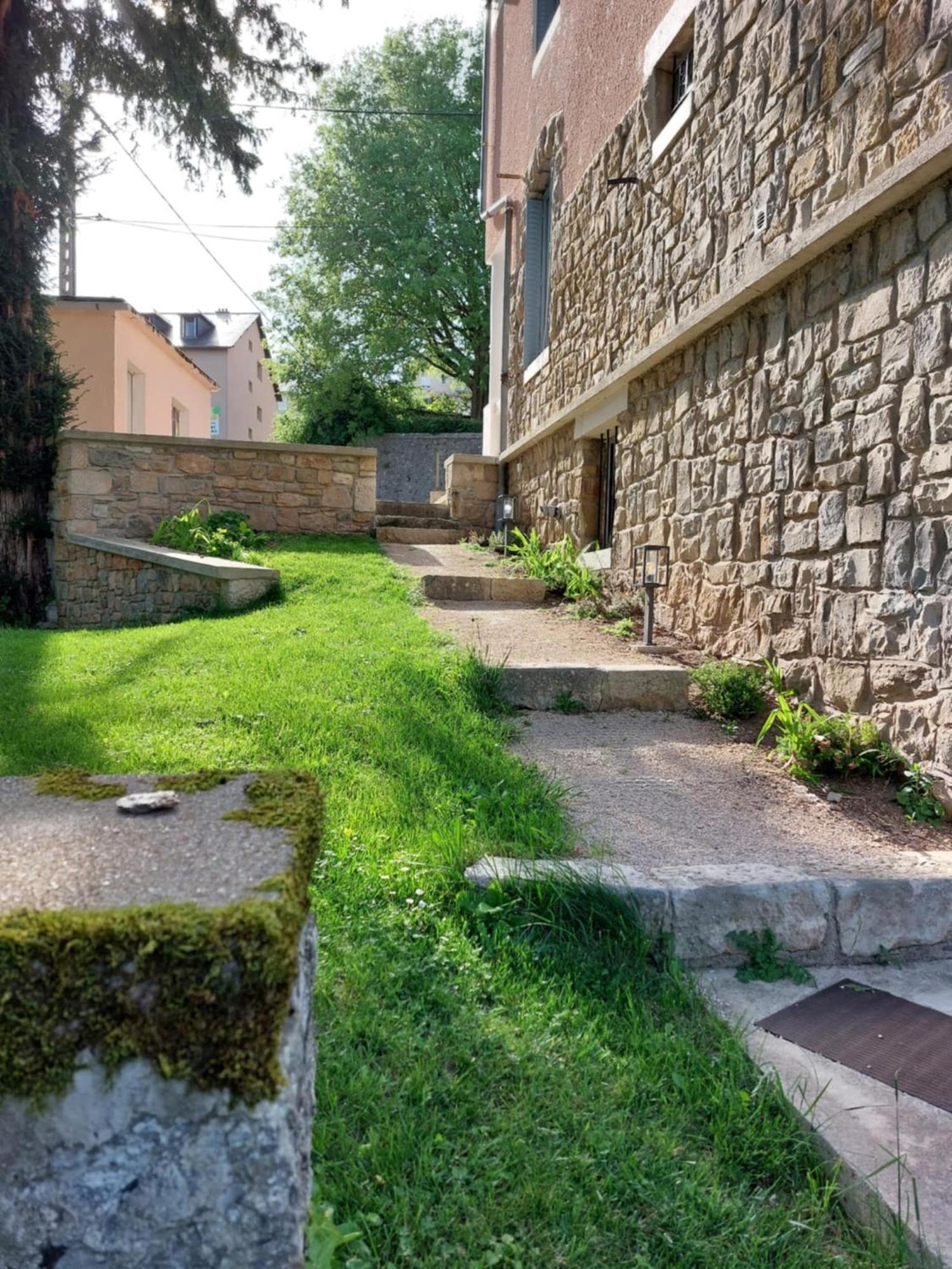 Le Bompard 50 M2 Art Déco Plein Centre Avec Jardin * Rodez
