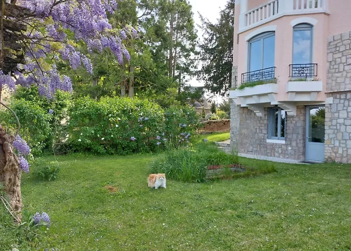 Le Bompard 50 M2 Villa Art Deco Plein Centre Avec Jardin